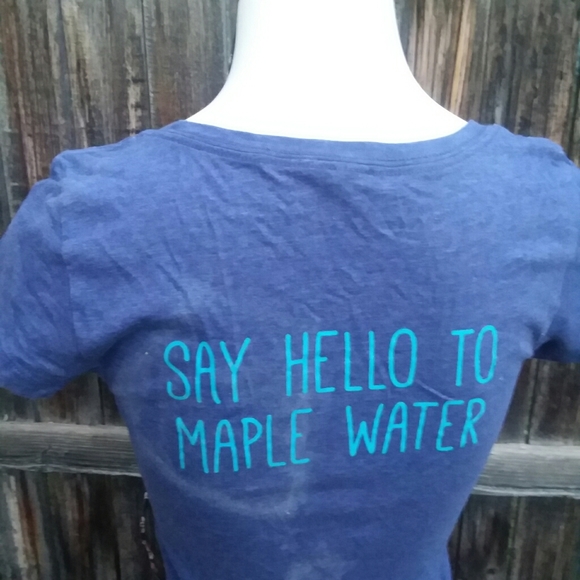 XS beautiful color and stream line fit tee. - Picture 2 of 2